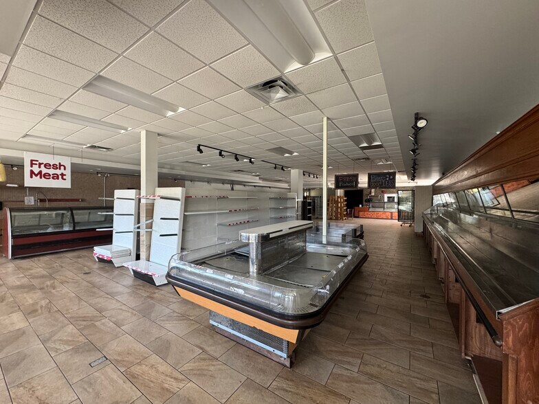 More Photos Of 174 Hamilton Rd, London Freestanding For Lease