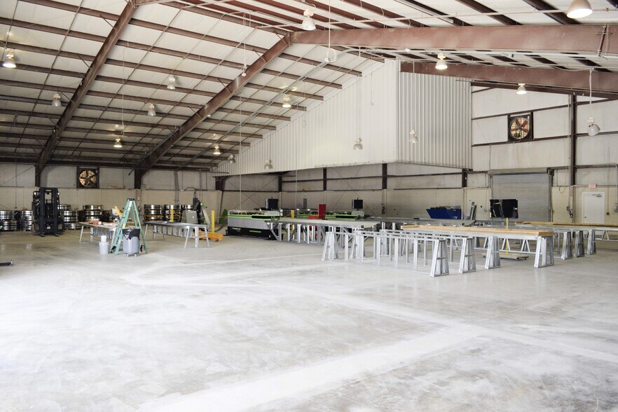 More Photos Of 1050 Central Park Dr, Sanford Warehouse For Lease