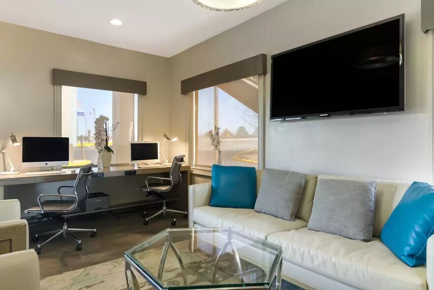 More Photos Of 820 Shoneys Dr, Ashburn Hotel For Sale