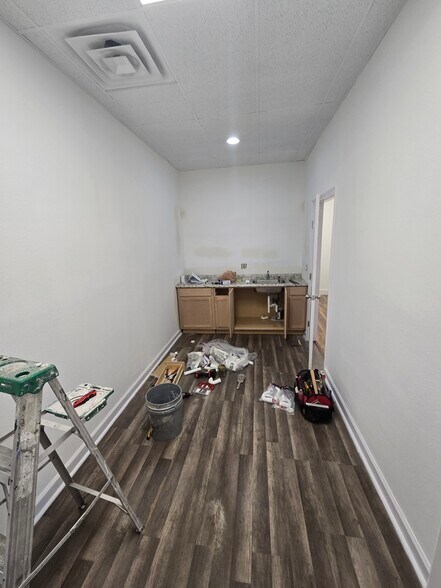 More Photos Of 540 Sandau Rd, San Antonio Light Manufacturing For Lease