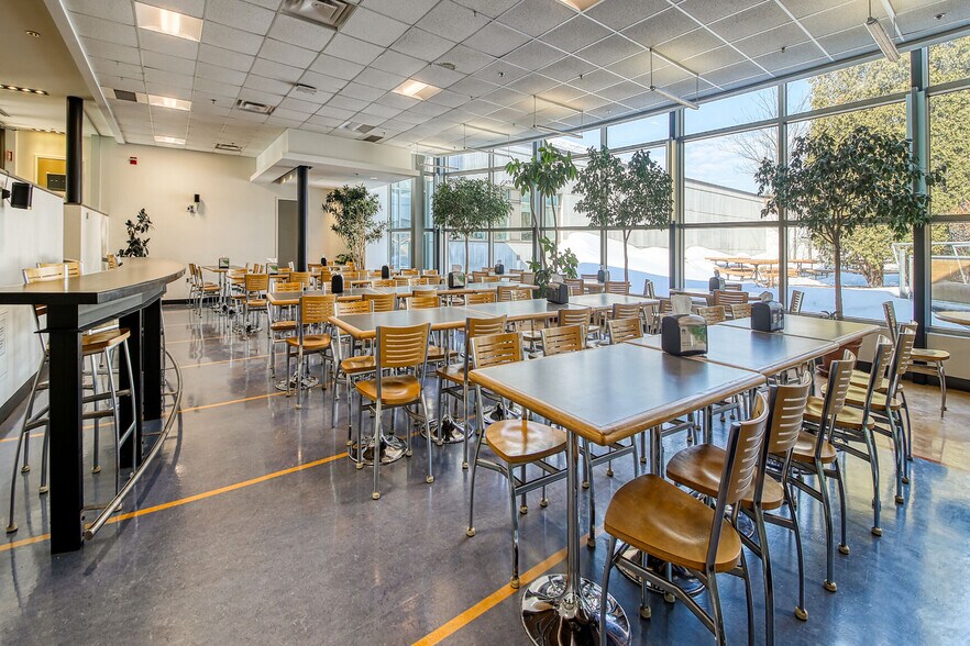 More Photos Of 7171 Rue Frederick-Banting, Saint-Laurent Medical For Lease