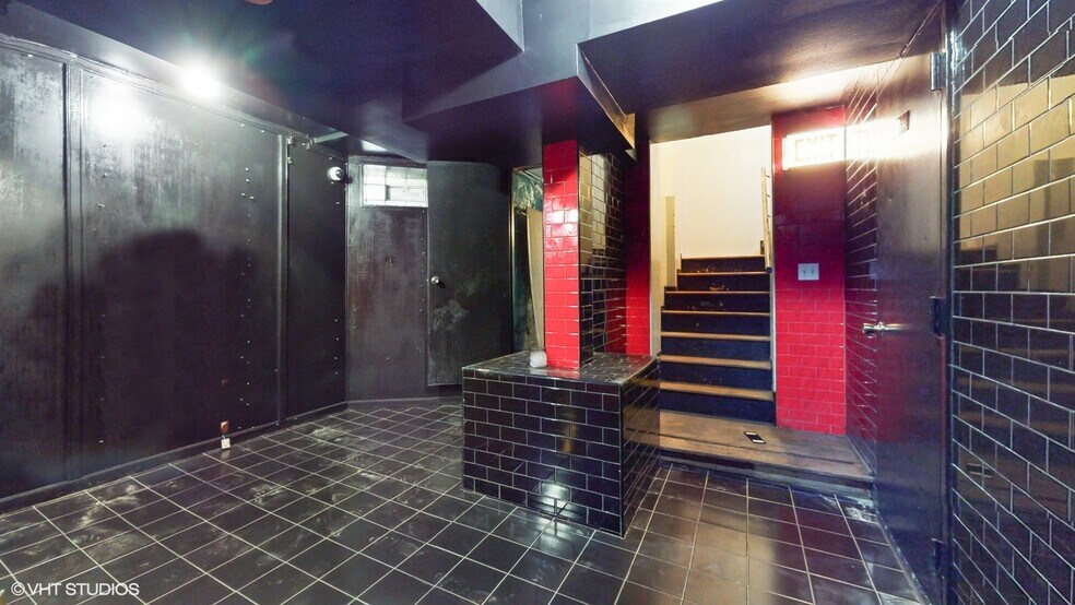 More Photos Of 2500 N Ashland Ave, Chicago Restaurant For Lease