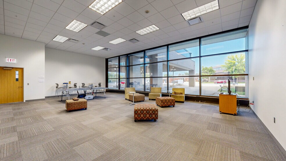 More Photos Of 111 W State St, Mason City Office For Lease