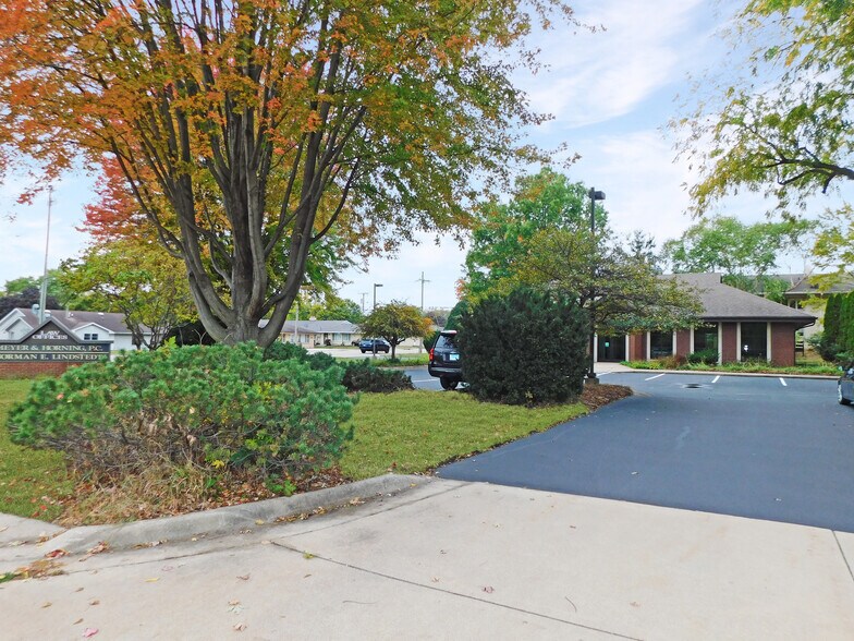 More Photos Of 3400 N Rockton Ave, Rockford Office For Lease