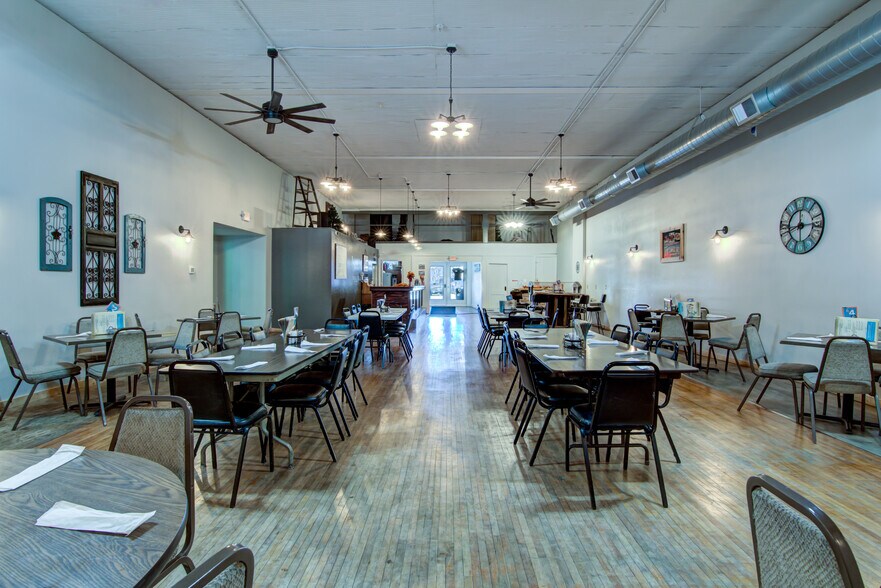 More Photos Of 115 Diamond St N, Ridgeland General Retail For Sale