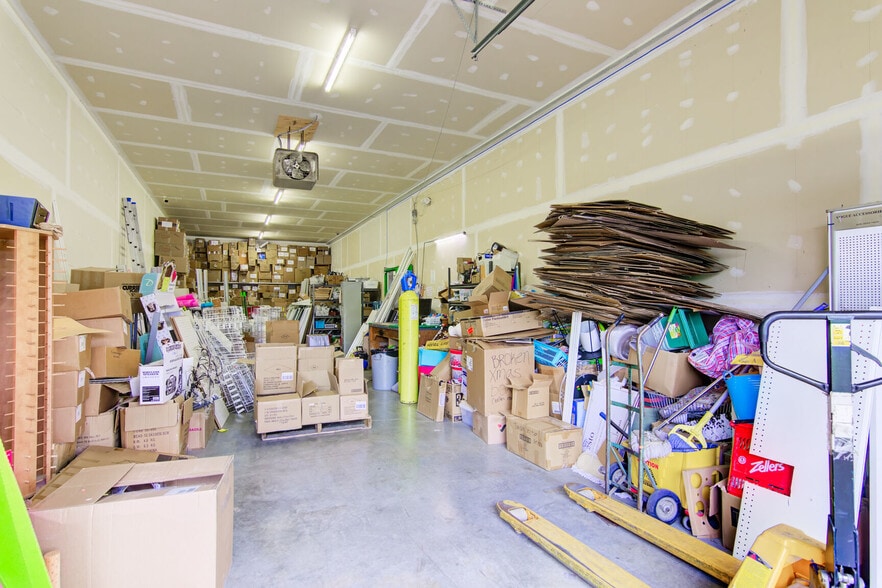 More Photos Of 988 Boul Saint-Jean-Baptiste, Mercier Freestanding For Lease