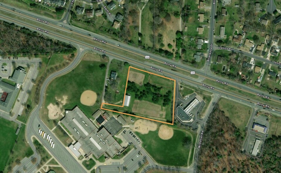 Primary Photo Of Berry Road, Waldorf Land For Sale