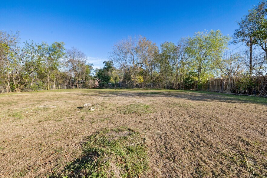 More Photos Of 5201 Martin Luther King Jr Blvd, Houston Land For Sale