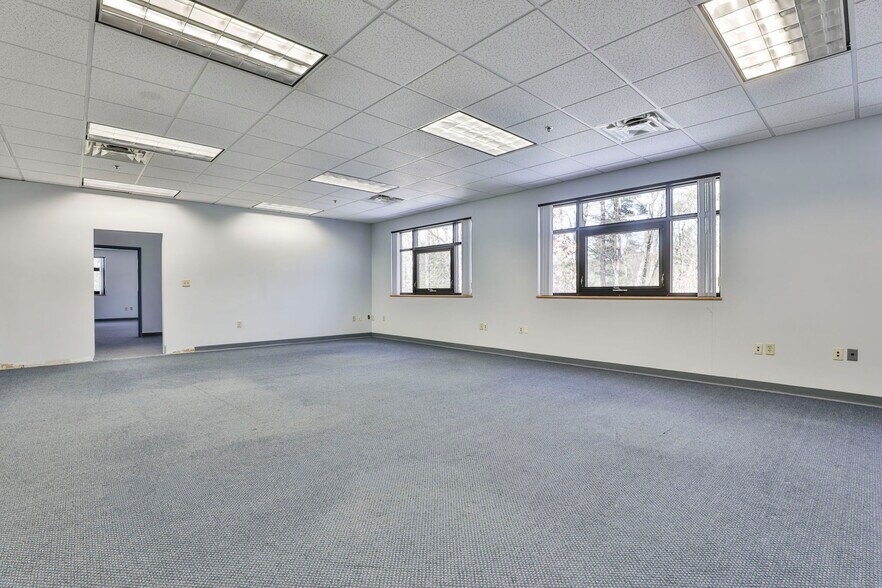 More Photos Of 7 Wall St, Windham Office For Lease