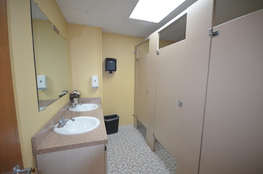 More Photos Of 20 Maple St, Springfield Office For Sale