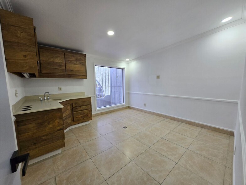 More Photos Of 2710 S Maryland Pky, Las Vegas Medical For Sale
