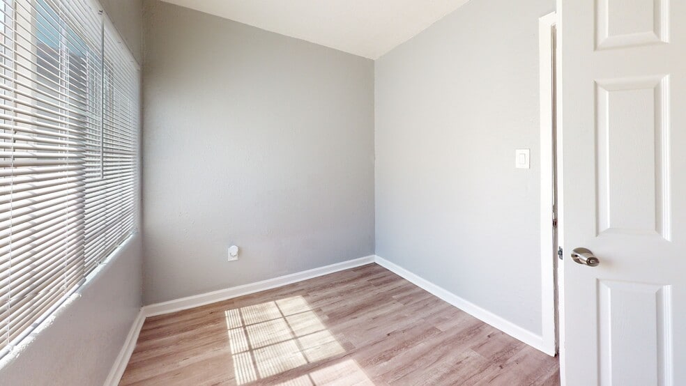 More Photos Of 6619-6625 Bancroft Ave, Oakland Apartments For Sale