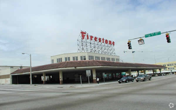 More Photos Of 1201 SW 1st St, Miami Drugstore For Lease