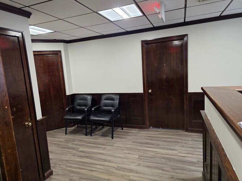 More Photos Of 98 Willis Ave, Mineola Office For Lease