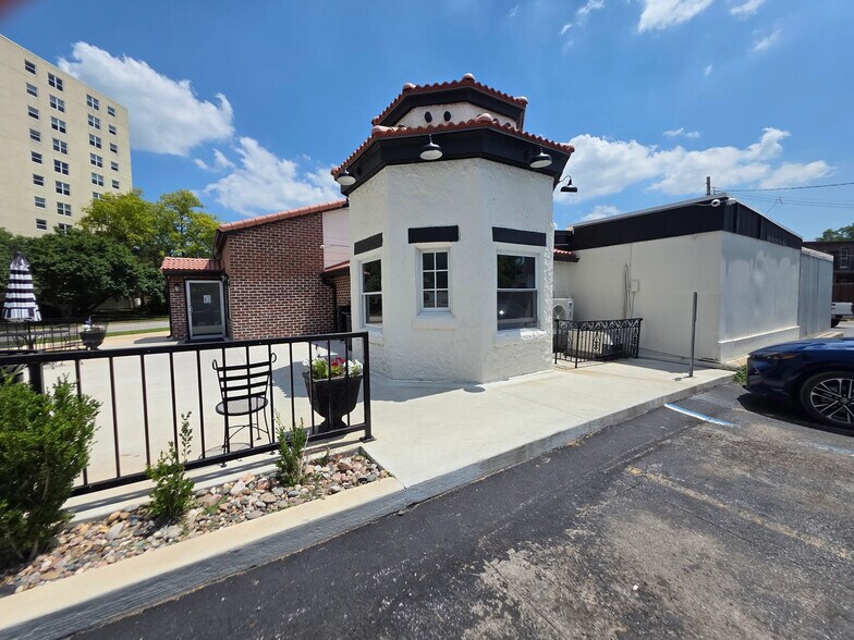 More Photos Of 415 Saint Louis Ave, Excelsior Springs Restaurant For Lease