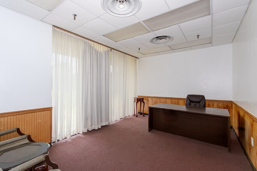 More Photos Of 1664 Sharon Rd, Washington Warehouse For Sale