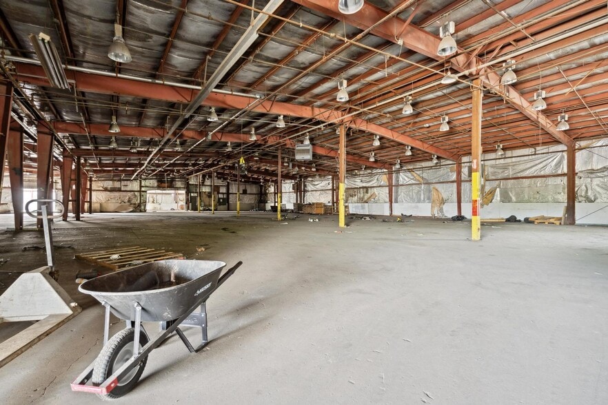 More Photos Of 724 N Irwin St, Dayton Warehouse For Sale