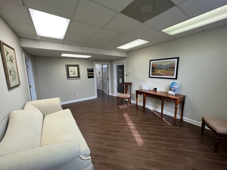 More Photos Of 1900 Manakin Rd, Manakin Sabot Office For Lease