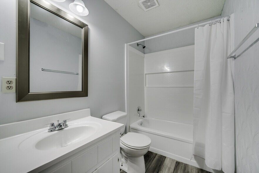 More Photos Of 1906 W Matthews Ave, Jonesboro Apartments For Sale