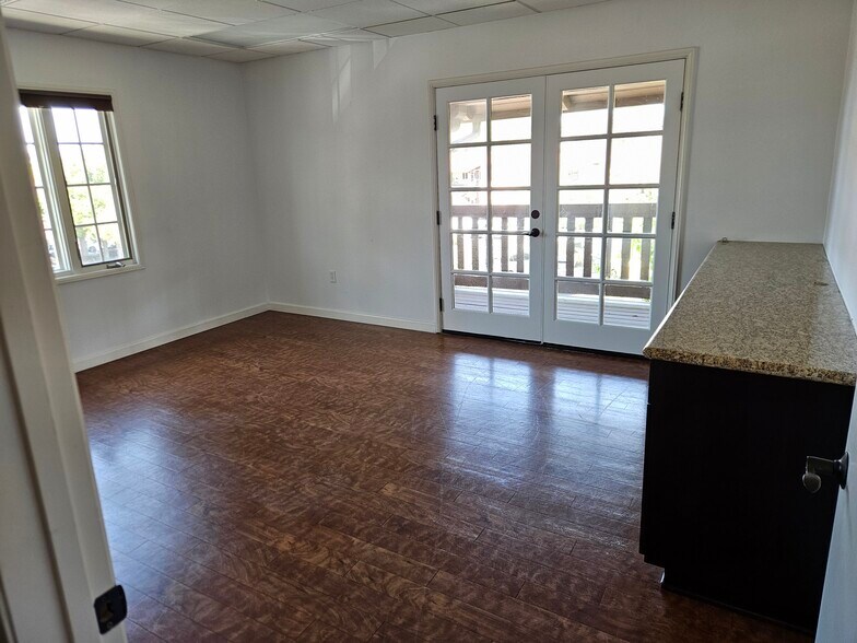 More Photos Of 630 Alta Vista Dr, Vista Office For Sale