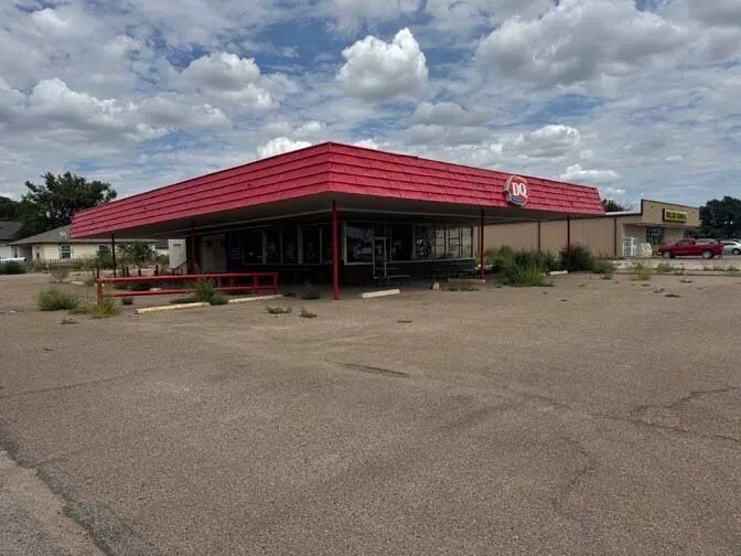 Primary Photo Of 801 E Park Ave, Hereford Fast Food For Sale