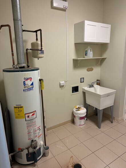 More Photos Of 3315 W 115th St, Merrionette Park General Retail For Lease