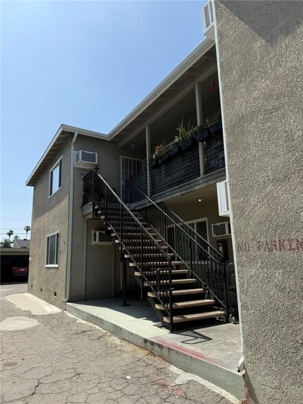 More Photos Of 7107 Coldwater Canyon Ave, North Hollywood Apartments For Sale