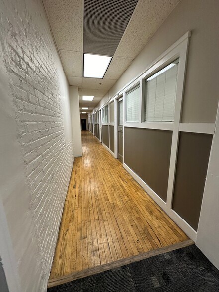 More Photos Of 1020 Cedar Ave, St Charles Light Manufacturing For Lease