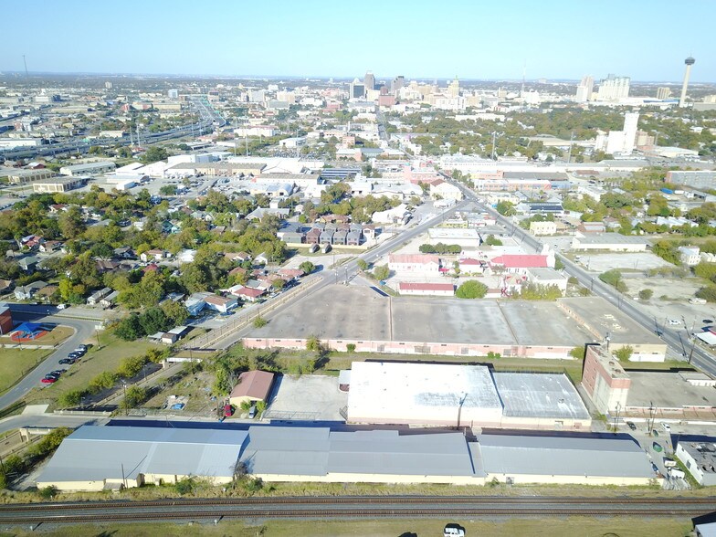 More Photos Of 120 W Lachapelle, San Antonio Warehouse For Lease