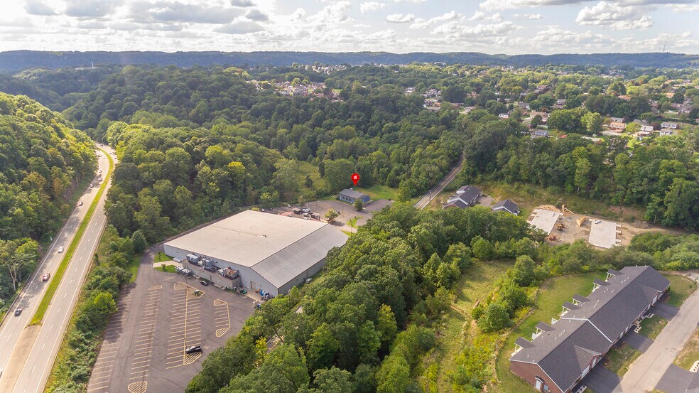 More Photos Of 715 Craigdell Rd, New Kensington Bar For Sale