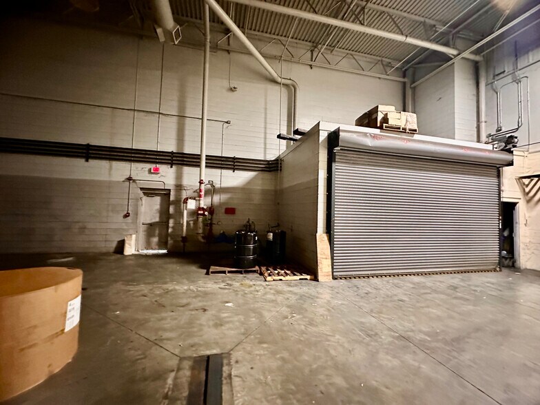 More Photos Of 311 W Central, Valdosta Manufacturing For Sale