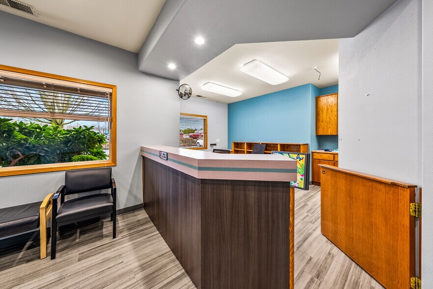 More Photos Of 925 Town Centre Dr, Medford Medical For Lease