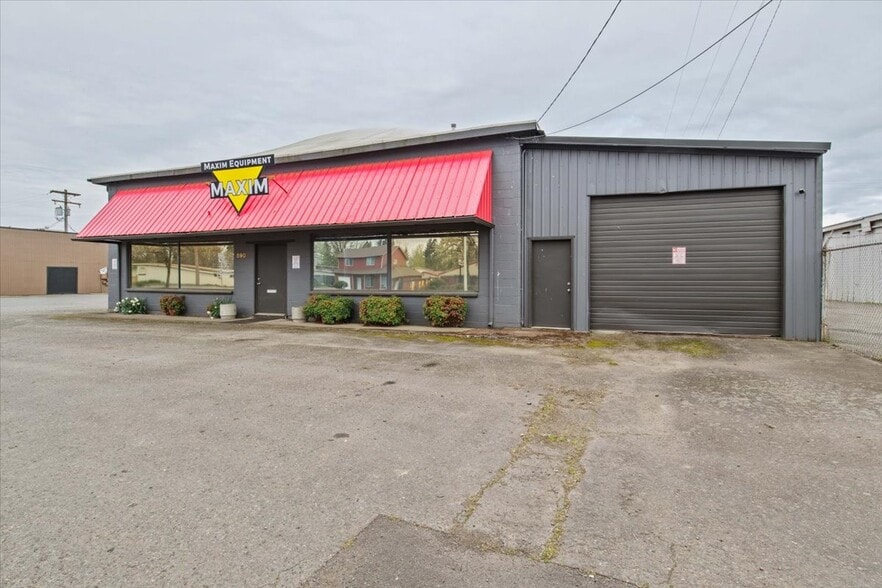 More Photos Of 890 N Main St, Independence Warehouse For Sale