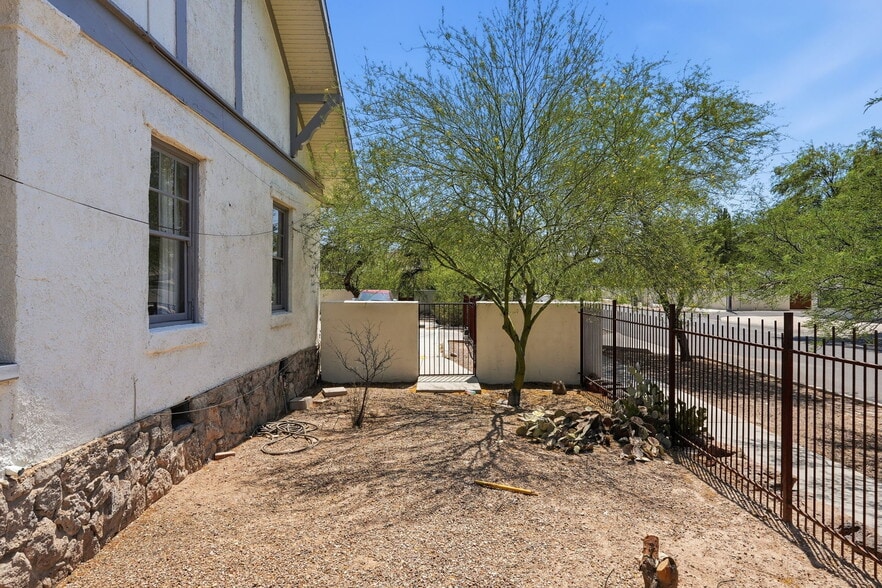 More Photos Of 1004 N 6th Ave, Tucson Office For Sale