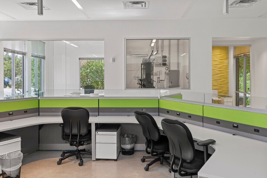 More Photos Of 16022 Via Shavano, San Antonio Office For Lease