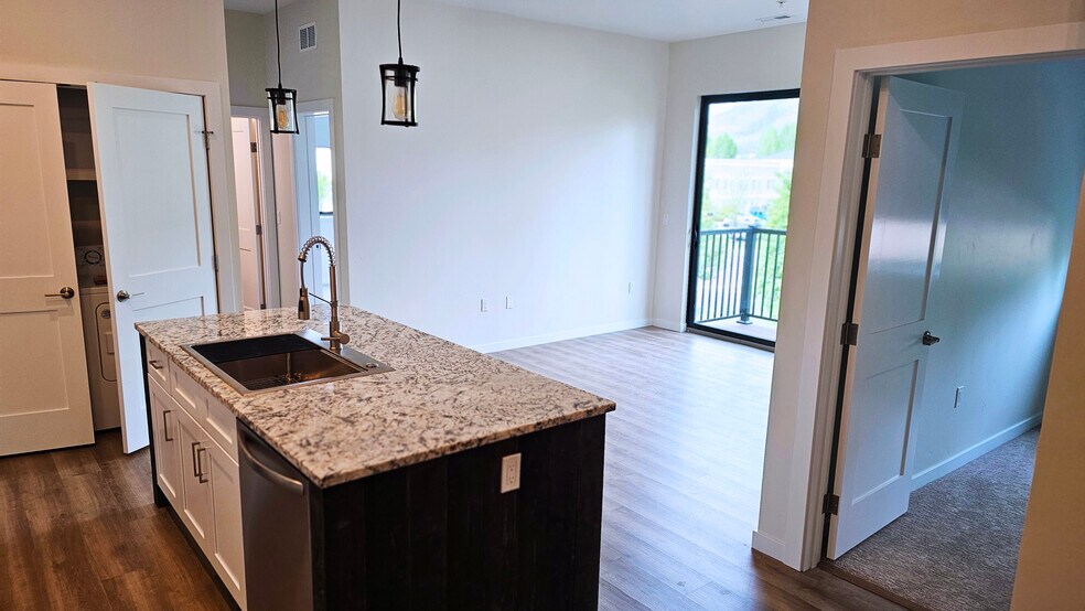 More Photos Of 700 Red Table dr, Gypsum Apartments For Sale