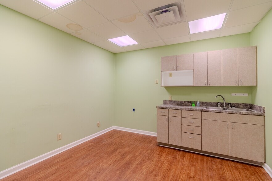 More Photos Of 1230 US Highway 127 S, Frankfort Storefront For Lease