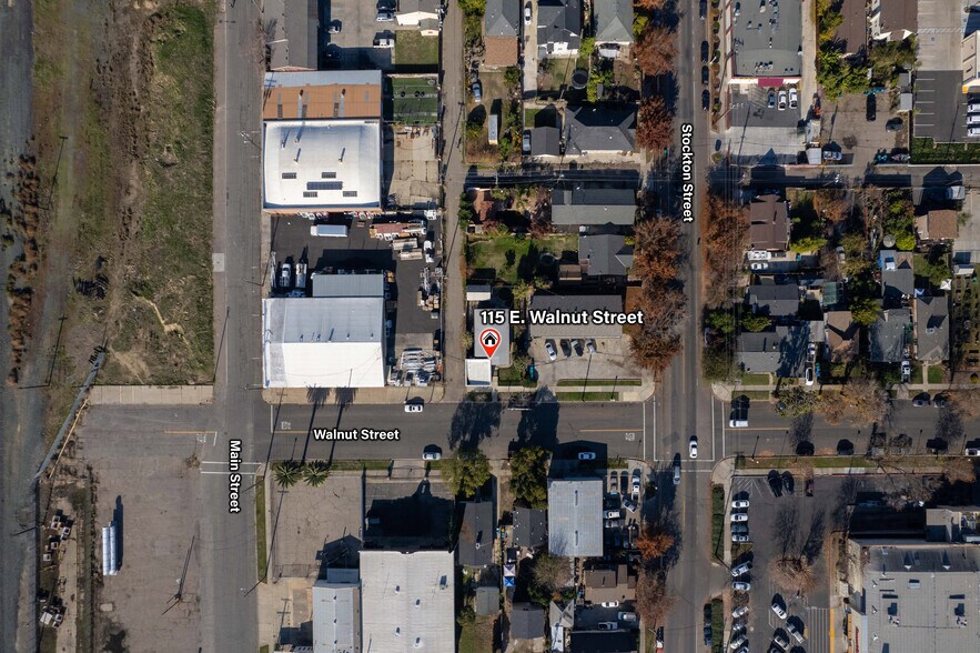 More Photos Of 115 E Walnut St, Lodi Freestanding For Sale