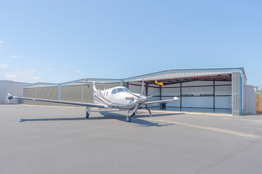 More Photos Of 1204 Airport Rd, Monterey Airplane Hangar For Lease