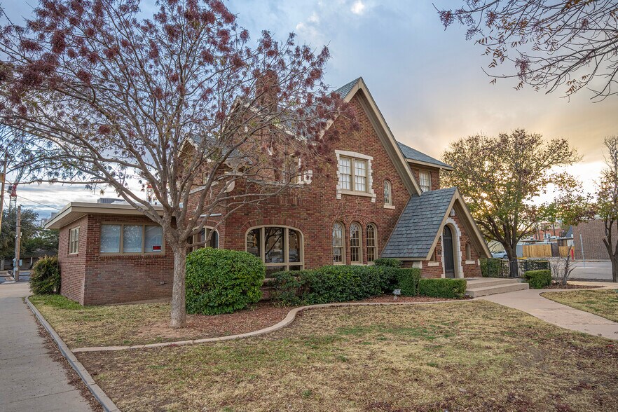 More Photos Of 2405 Broadway St, Lubbock Medical For Sale