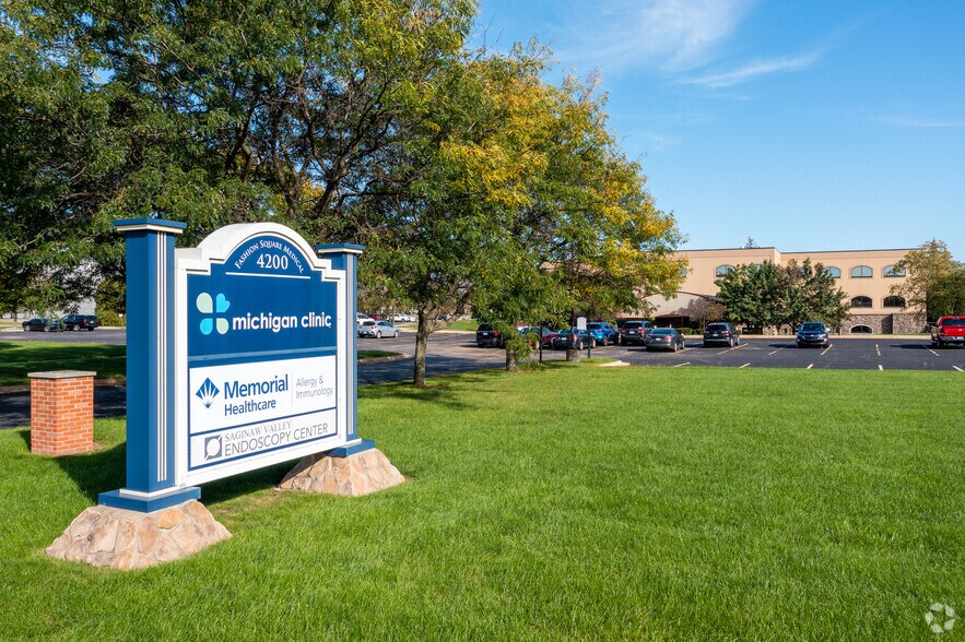 More Photos Of 4200 Fashion Square Blvd, Saginaw Medical For Lease