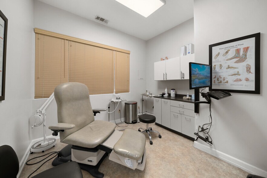 More Photos Of 71-75 N Main St, Templeton Office For Lease