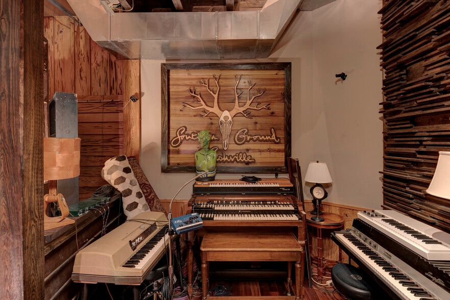 More Photos Of 114-116 17th Ave S, Nashville Office For Sale