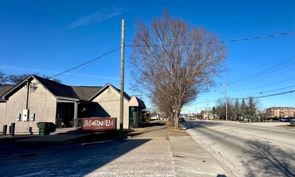 More Photos Of 9823 Montgomery Rd, Cincinnati Freestanding For Lease