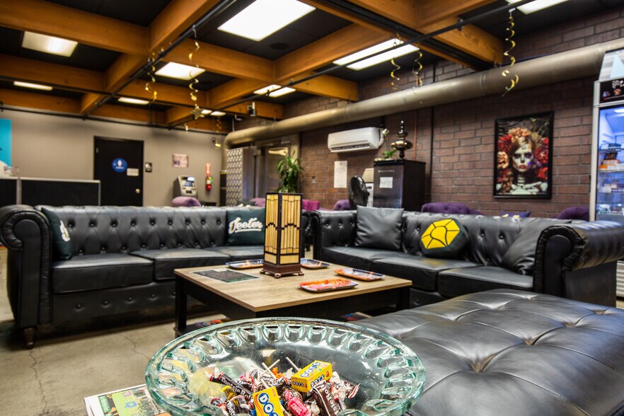 More Photos Of 296 S Palm Canyon Dr, Palm Springs Storefront Retail Office For Sale