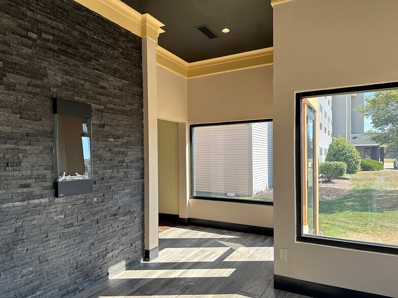 More Photos Of 2590 Freeway Blvd, Brooklyn Center Restaurant For Sale