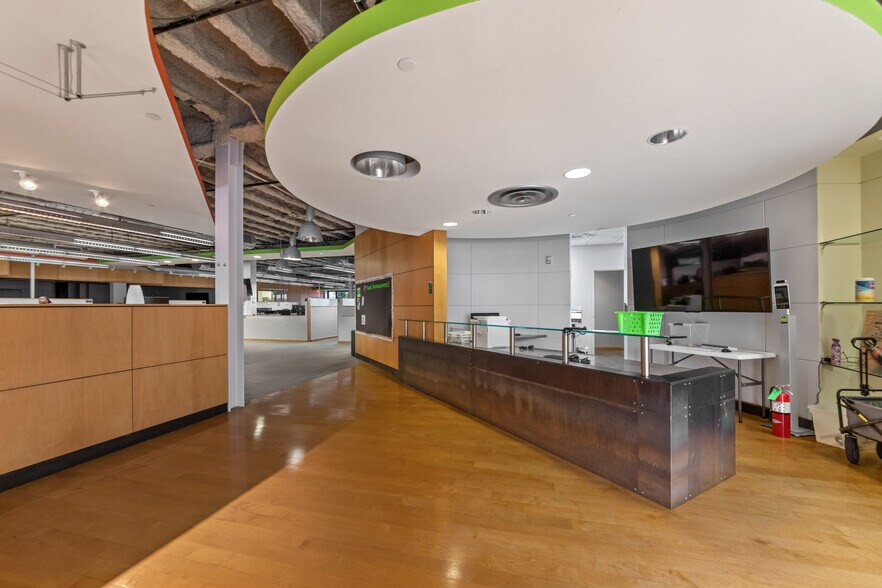 More Photos Of 214 Jefferson St, Lafayette Office For Sale