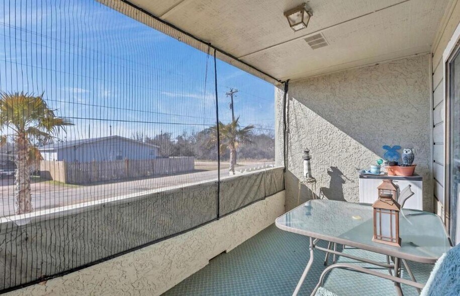 More Photos Of 604 Highcrest Dr, Marble Falls Specialty For Sale