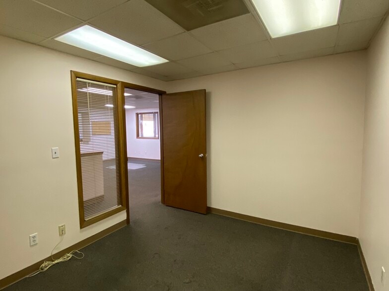 More Photos Of 2529 W Ferguson Rd, Fort Wayne Warehouse For Lease