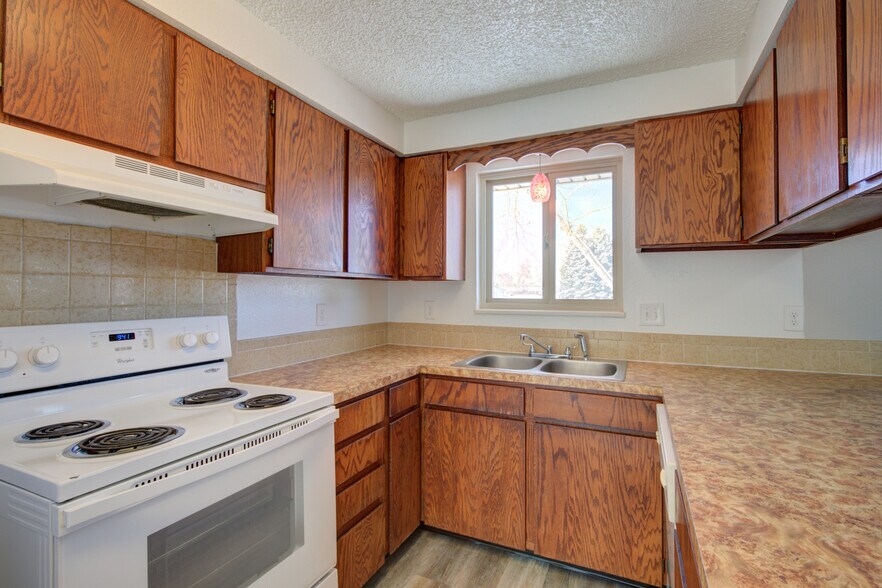 More Photos Of 1331 Merl Pl, Longmont Apartments For Sale